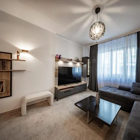 Centre Spacious 2 Bedroom דירה סופיה